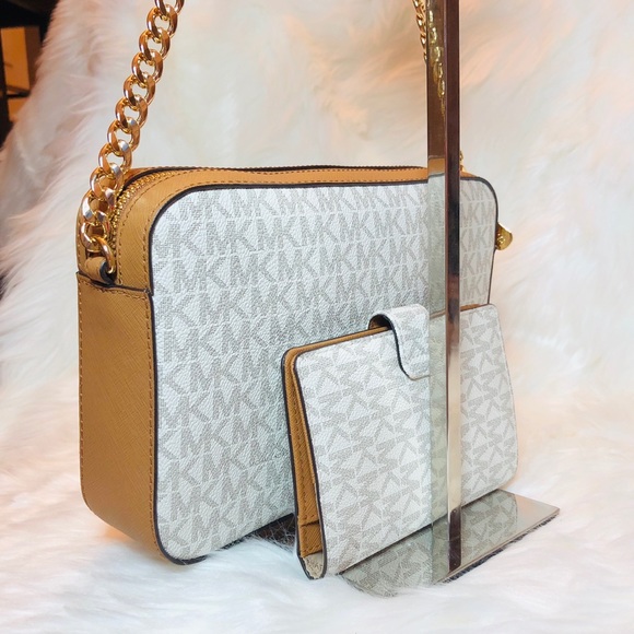 Michael Kors Jet Set Crossbody Vanilla Acorn Set - Picture 4 of 8